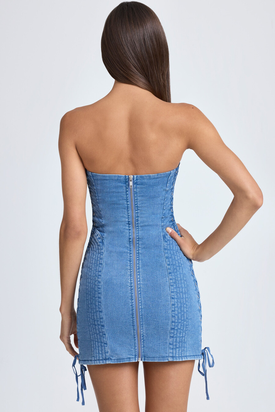 sukienka mini typu bandeau ze sznurowaniem w kolorze jasnoniebieskim