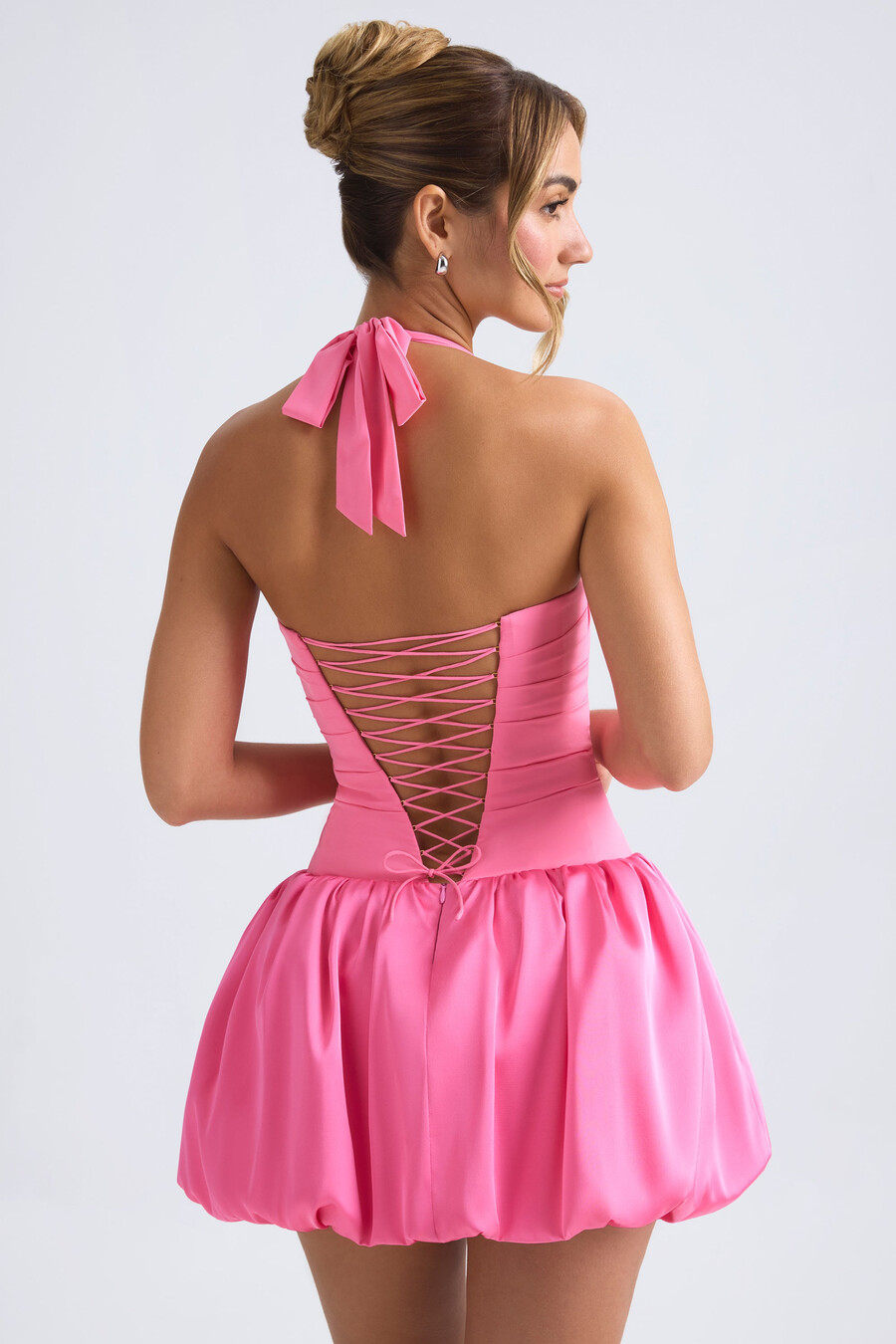 sukienka mini z gorsetem i sznurowanym dekoltem typu halter w kolorze intensywnego różu