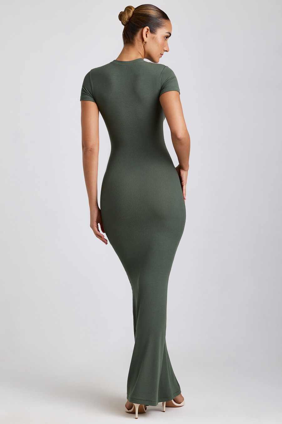 sukienka maxi z prążkowanego modalu w kolorze khaki