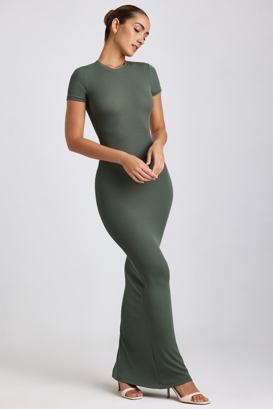 sukienka maxi z prążkowanego modalu w kolorze khaki