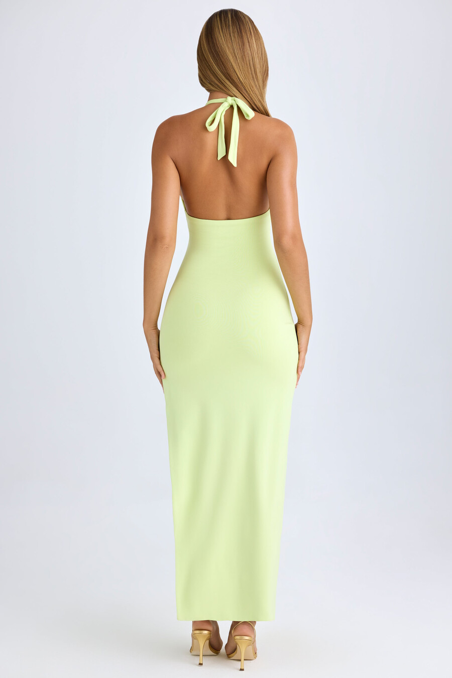 sukienka maxi z wysokim rozcięciem i dekoltem halter w kolorze matcha green