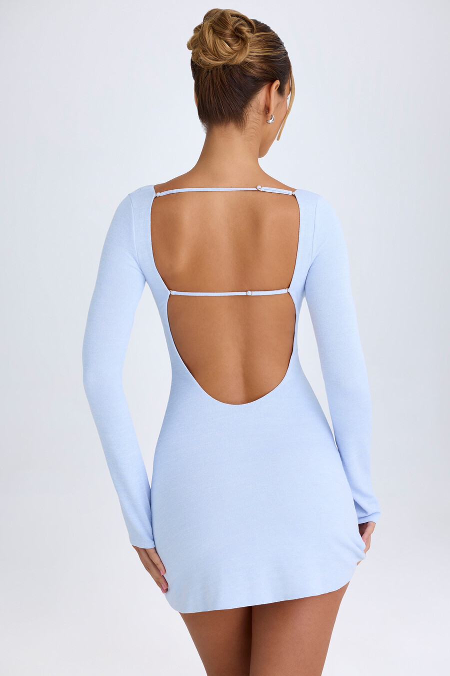 sukienka mini z wycięciami i długim rękawem w kolorze periwinkle blue