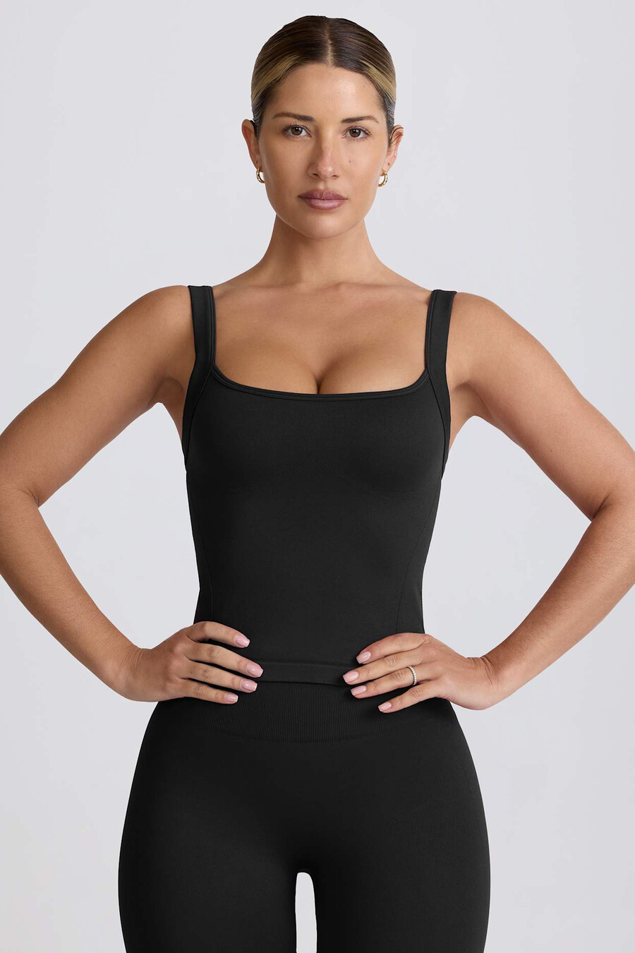 super sculpt seamless longline tank top w kolorze czarnym