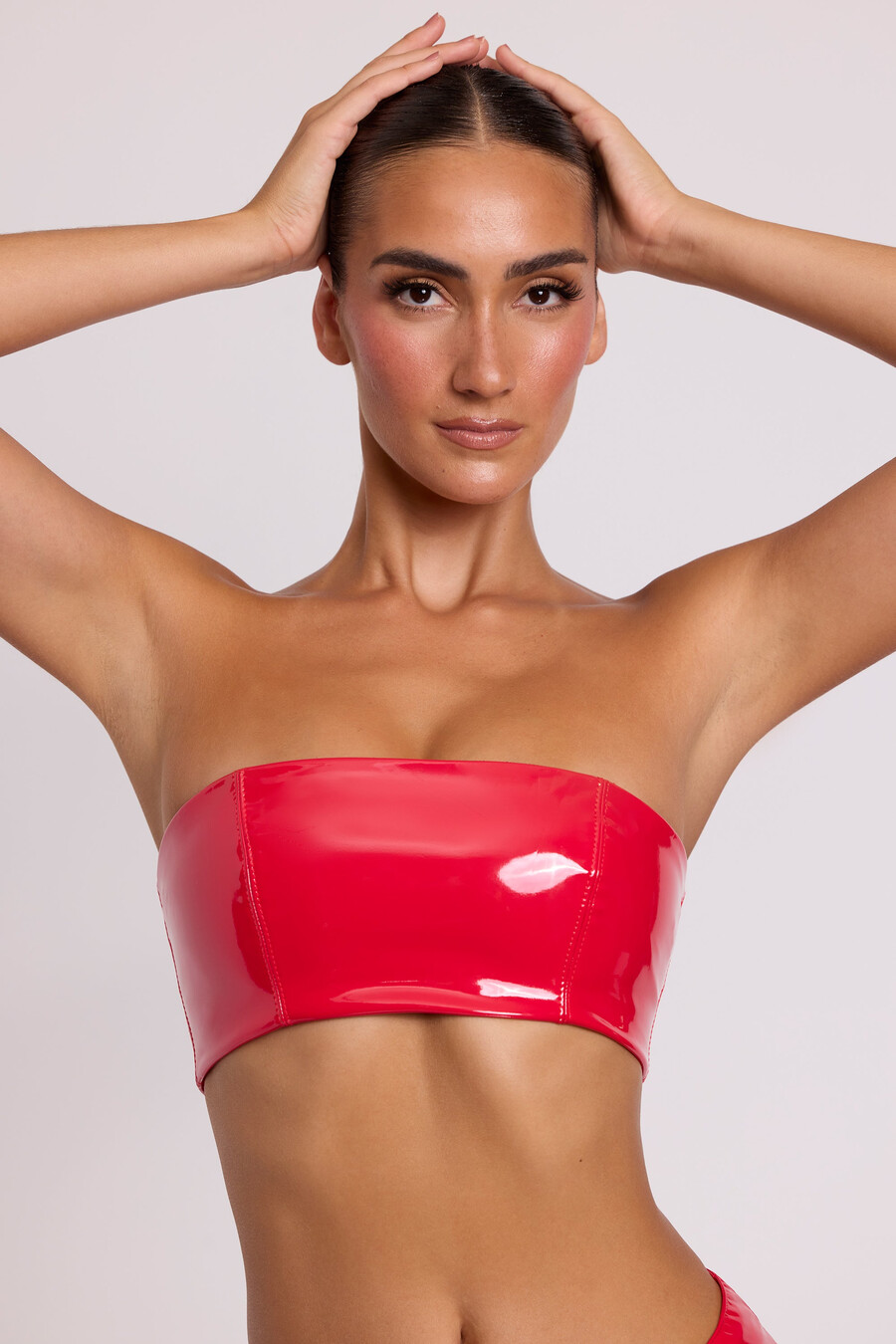 braletka bandeau z winylu w kolorze ognistej czerwieni