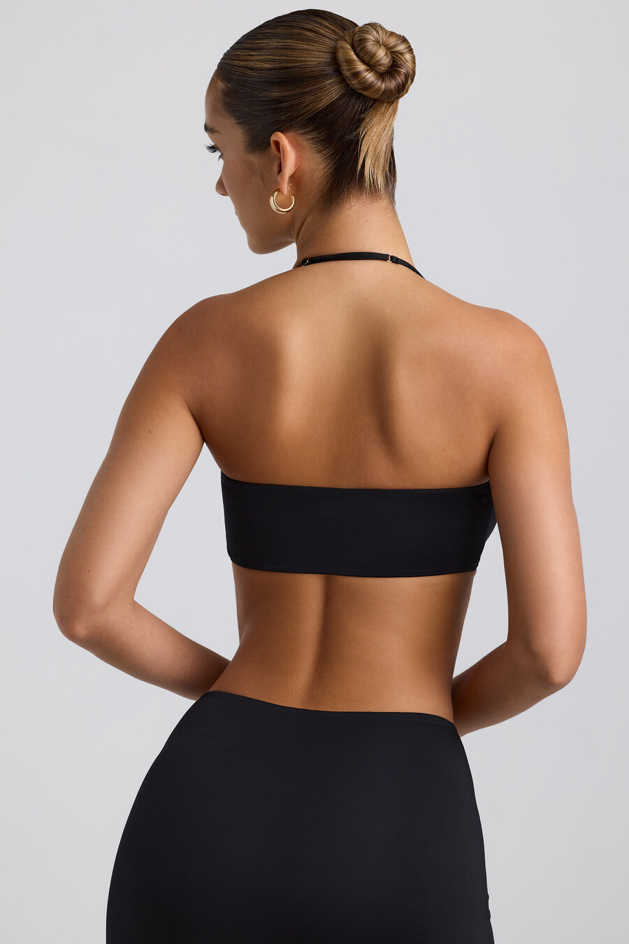 biustonosz typu halter z dzianiny slinky jersey hardware detail w kolorze czarnym