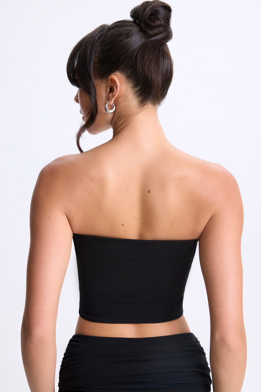 top bandeau z skręconym przodem w kolorze czarnym