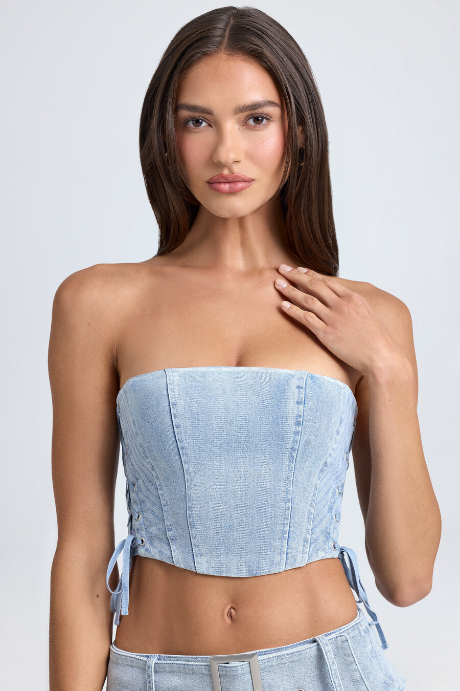 gorset typu bandeau z koronką i krótkim topem w kolorze jasnoniebieskim stonewash