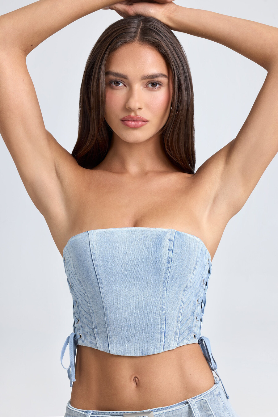 gorset typu bandeau z koronką i krótkim topem w kolorze jasnoniebieskim stonewash
