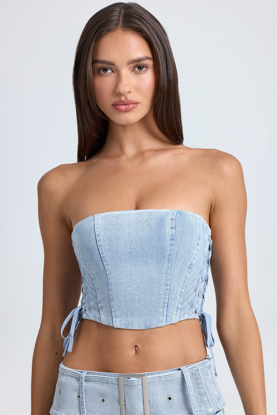 gorset typu bandeau z koronką i krótkim topem w kolorze jasnoniebieskim stonewash