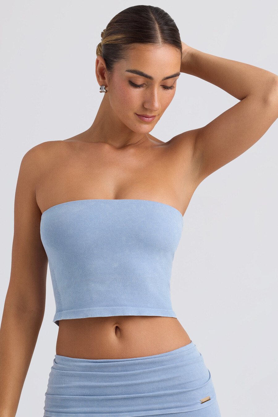top typu bandeau crop w kolorze spranego błękitu